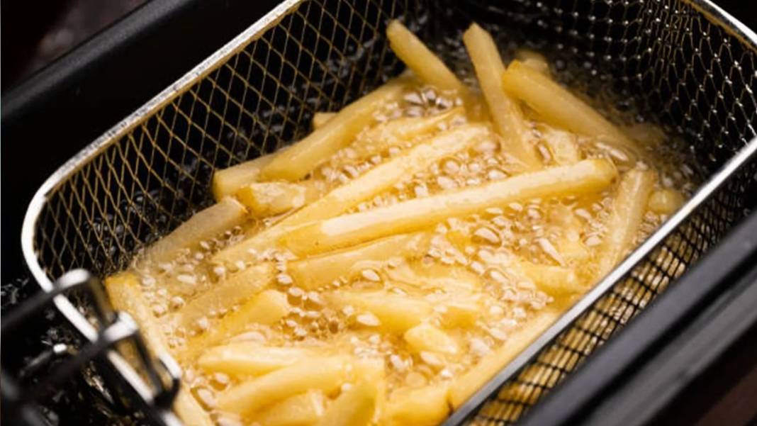 Bu gıdaları ağzınıza bile sürmeyin! Canan Karatay tek tek sıraladı: Sanılanın aksine bazı doğal besinler de zararlı! 12